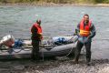 W trakcie przygotowań do całodziennego raftingu po górskiej rzece Kenai (fot. Ed Wisz)